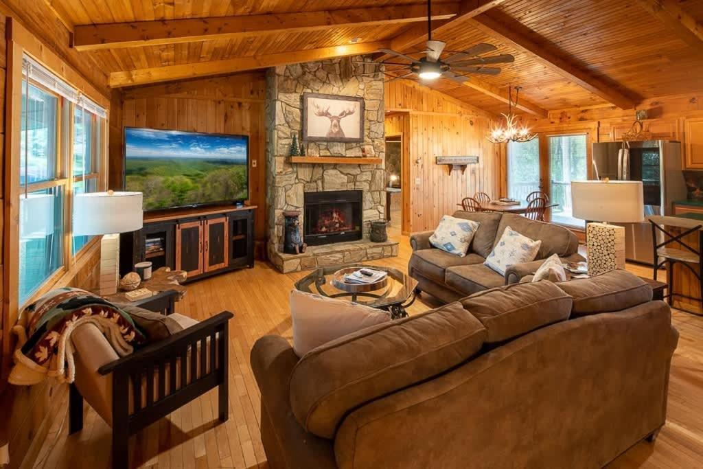 Cozy 'Grey Fox' Cabin Between Boone & Blowing Rock Bagian luar foto